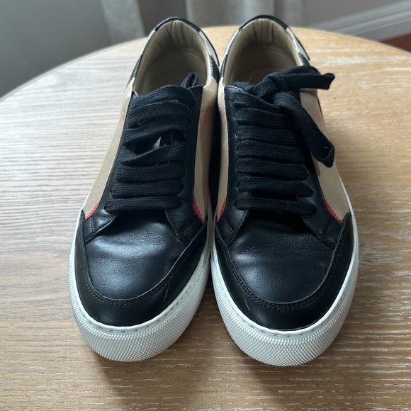 Burberry Sneakers - Picture 3 of 7